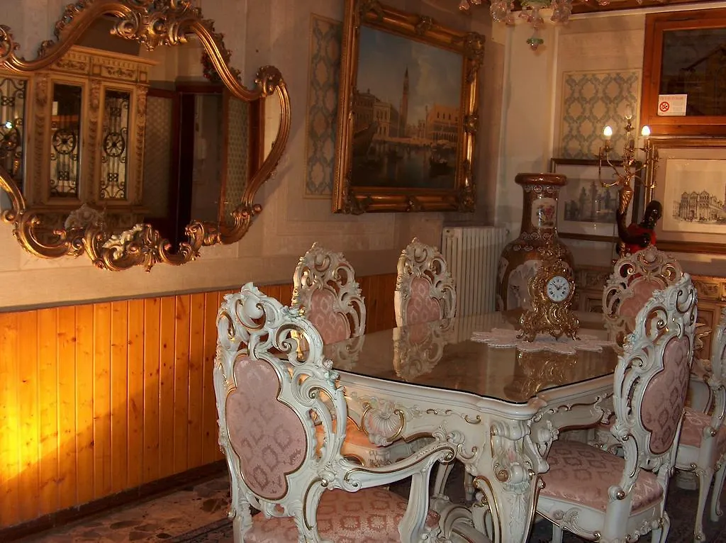 B & B Privacy Ferrara Bed & Breakfast