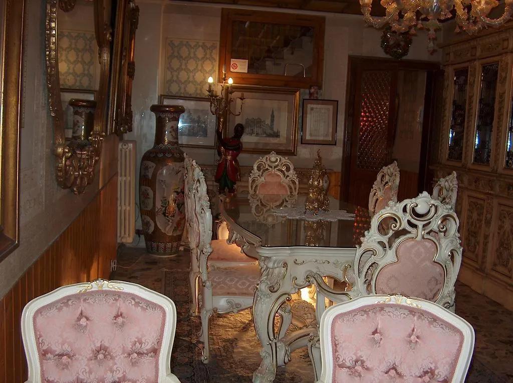B & B Privacyフェラーラ