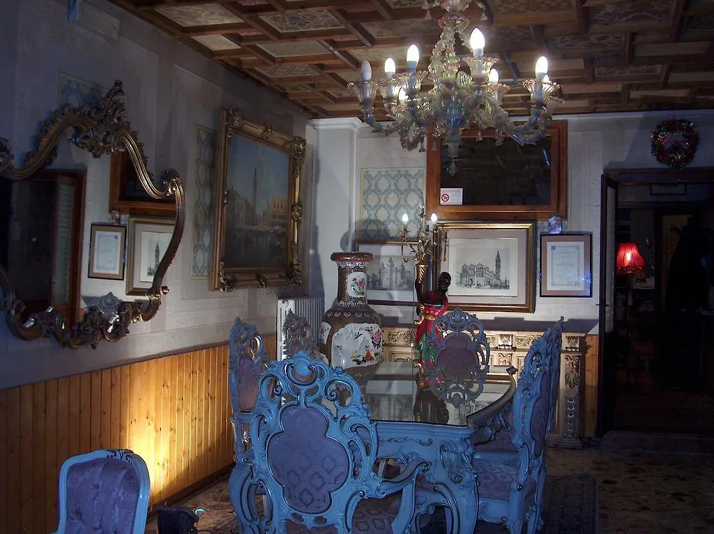 B & B Privacy Ferrara