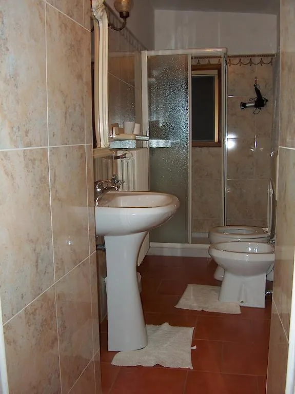 B & B Privacy Ferrara 0*,