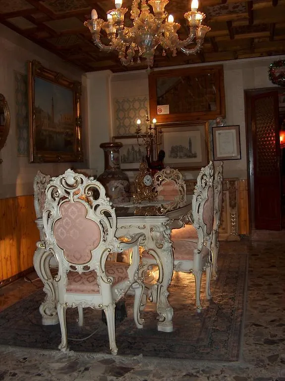 B & B Privacy Ferrara Bed & Breakfast